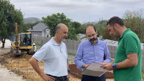Urraca visita las obras de una zona de estancia y recreo en Torres