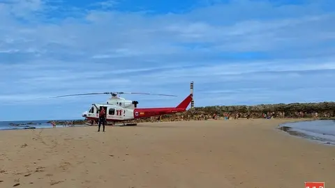 Helic&oacute;ptero 112 en playa de Amio