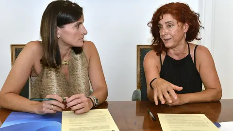 Alcaldesa de Santander firma convenio Ayuntamiento con Cavas