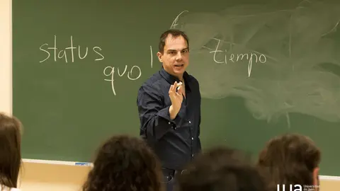 El dramaturgo Alberto Conejero imparte un taller de escritura dram&aacute;tica en la Universidad de Ja&eacute;n.