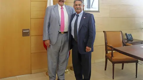 El presidente de Cantabria, Miguel &Aacute;ngel Revilla, recibe la visita del presidente de la Casa de Cantabria en M&eacute;xico, Juan Manuel Gonz&aacute;lez.