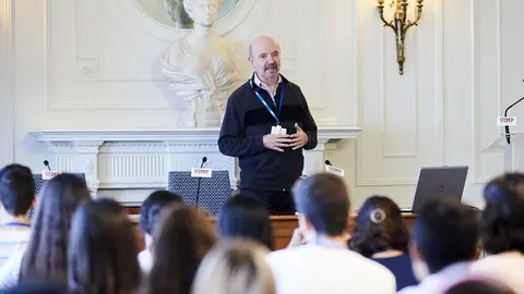 El Profesor De Investigaci&oacute;n Del Centro Nacional De Biotecnolog&iacute;a Del Consejo Superior De Investigaciones Cient&iacute;ficas (CNB-CSIC) V&iacute;ctor De Lorenzo En La UIMP