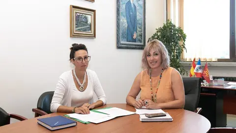 La alcaldesa de Polanco, Rosa D&iacute;az Fern&aacute;ndez, y la concejal de Mujer, Igualdad, Participaci&oacute;n Ciudadana y Sanidad, Mar&iacute;a Jos&eacute; Lia&ntilde;o Garc&iacute;a