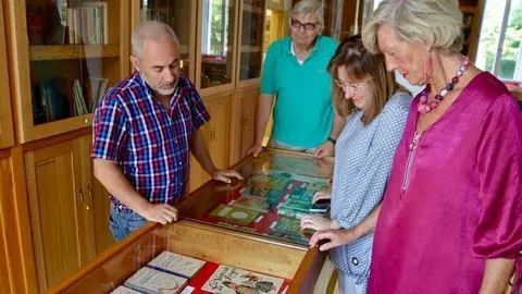 La consejera de Educaci&oacute;n, Formaci&oacute;n Profesional y Turismo, Marina Lomb&oacute;, visita el Centro de Recursos, Interpretaci&oacute;n y Estudios de la Escuela en Polanco