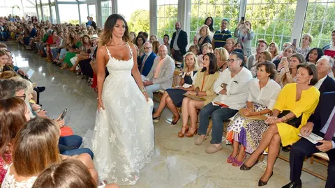 Desfile de verano de la AECC en el Hotel Real de Santander