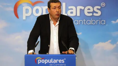El portavoz del PP de Cantabria, &Iacute;&ntilde;igo Fern&aacute;ndez