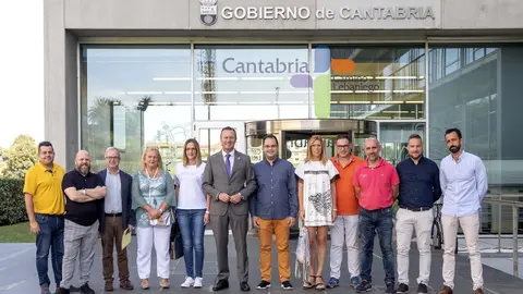 El consejero de Desarrollo Rural, Ganader&iacute;a, Pesca, Alimentaci&oacute;n y Medio Ambiente, Guillermo Blanco se re&uacute;ne con productores agroalimentarios