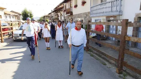 Revilla en la ruta en albarcas de B&aacute;rcena de Pie de Concha