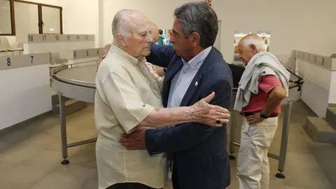 Revilla con el nuncio del Vaticano en el Reino Unido que defiende que las mujeres puedan ser investidas sacedortes