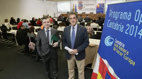 De izquierda a derecha, el director de Innovaci&oacute;n, Jorge Muyo y el consejero, Francisco Mart&iacute;n, durante una reuni&oacute;n con empresarios interesados en la innovaci&oacute;n.