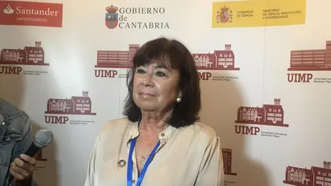 La presidenta del PSOE, Cristina Narbona en la UIMP