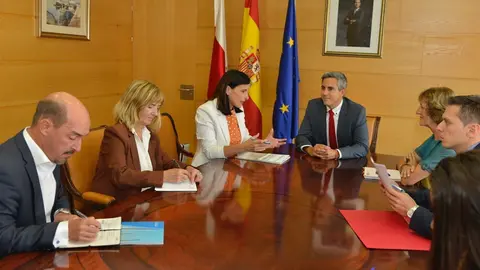 Reuni&oacute;n Gema Igual y Pablo Zuloaga, alcaldesa de Santander y vicepresidente y consejero de Cultura