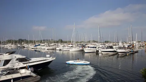 Puerto deportivo Raos