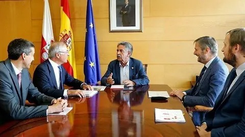 11:00.-Gobierno De Cantabria.  El Presidente De Cantabria, Miguel &Aacute;ngel Revilla, Se Re&uacute;ne Con Representantes De La Empresa Viesgo.  29 Ago 19