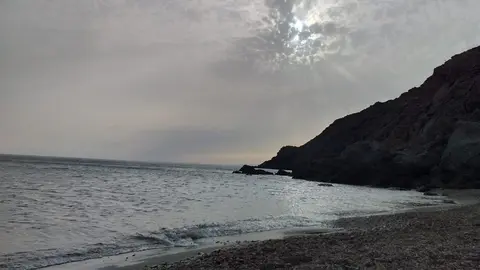 Playa del Corralete, bajo el faro del Cabo de Gata