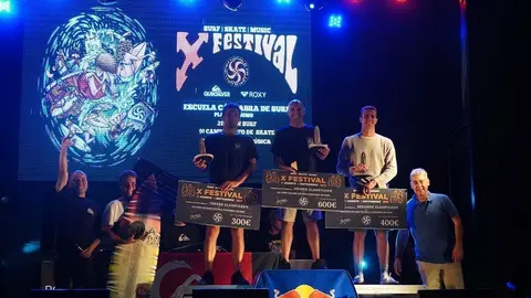 Podium masculino de Open Escuela C&aacute;ntabra de Surf