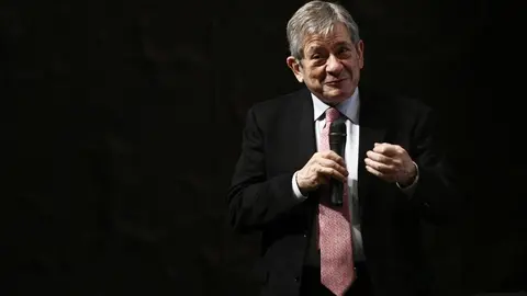 El expresidente del Parlamento Europeo Enrique Bar&oacute;n interviene en el acto &ldquo;Constituci&oacute;n y Derechos Humanos&rdquo; organizado por la Fundaci&oacute;n Yehudi Menuhin y la Fundaci&oacute;n Gregorio Peces-Barba.  