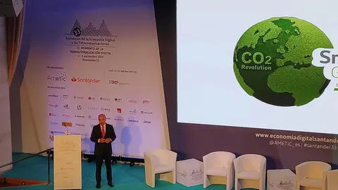 El presidente y consejero delegado de LG Electronics Iberia, Jaime de Jara&iacute;z, durante su intervenci&oacute;n en el 33 Encuentro de la Econom&iacute;a Digital y las Telecomunicaciones