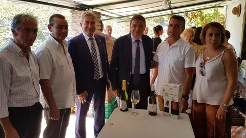 Planas se re&uacute;ne en Alm&aacute;char (M&aacute;laga) con representantes del sector de la uva pasa