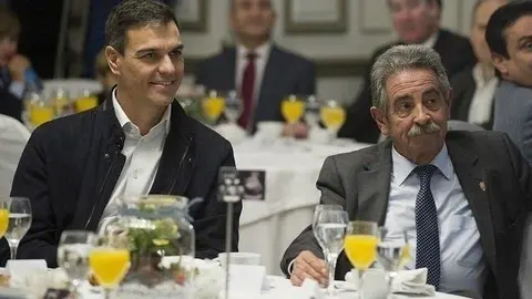 Pedro S&aacute;nchez y Revilla en un foro en Madrid (Archivo)