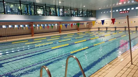 Piscina de La Cant&aacute;brica en Astillero