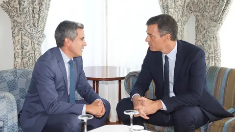 PABLO ZULOAGA Y PEDRO S&Aacute;NCHEZ EN EL PALACIO DE LA MAGDALENA