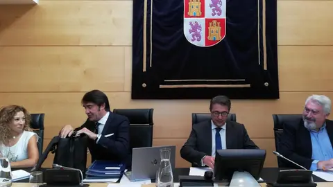 Su&aacute;rez-Qui&ntilde;ones en su comparecencia de legislatura en las Cortes