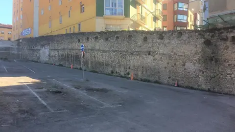 Restos de muralla de la I Guerra Carlista en la antigua Tabacalera