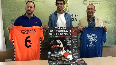 Presentaci&oacute;n Torneo Balonmano Veteranos Torrelavega