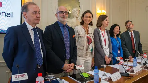 La ministra Reyes Maroto inaugura el Encuentro de Farmaindustria