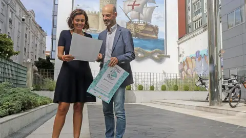 La consejera de Presidencia, Interior, Justicia y Acci&oacute;n Exterior, Paula Fern&aacute;ndez,  y el presidente de la Fundaci&oacute;n Villas del Cant&aacute;brico, Antonio Longarela