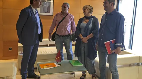 El consejero de Obras P&uacute;blicas, Ordenaci&oacute;n del Territorio y Urbanismo, Jos&eacute; Luis Gochicoa, se re&uacute;ne con representantes del sindicato TU