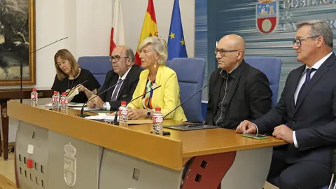 La consejera de Educaci&oacute;n, Formaci&oacute;n Profesional y Turismo, Marina Lomb&oacute;, presenta, en rueda de prensa, el curso escolar 2019-2020