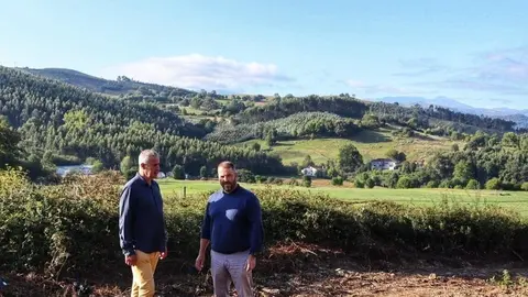 El Alcalde De Hazas De Cesto, Jos&eacute; Mar&iacute;a Ruiz G&oacute;mez, Visita Los Trabajos Del Nuevo Vial