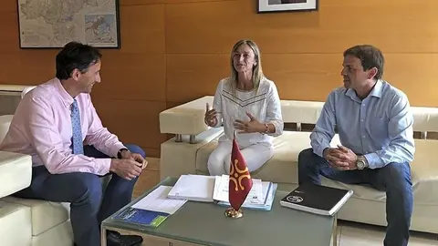 El consejero de Obras se re&uacute;ne con la alcaldesa de Castro Urdiales