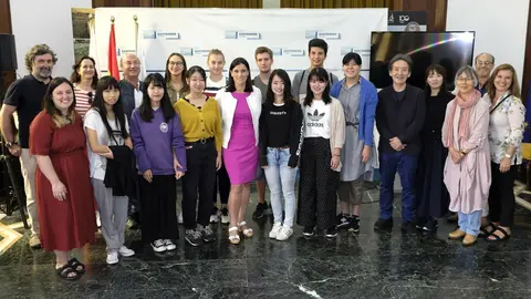 La alcaldesa de Santander, Gema Igual, recibe a los participantes japoneses del sexto intercambio musical del conservatorio Ataulfo Argenta