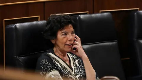 La ministra de Educaci&oacute;n en funciones, Isabel Cela&aacute;, durante el Pleno extraordinario en el Congreso para tratar la gesti&oacute;n del 'Open Arms'.