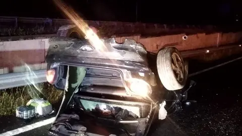 Veh&iacute;culo accidentado en la A-67