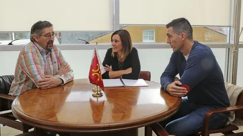 Consejera de Protecci&oacute;n Civil con alcalde de Los Corrales