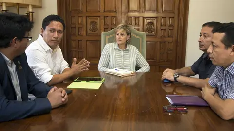 La alcaldesa de Camargo, Esther Bolado, y el concejal de Inmigraci&oacute;n y Cooperaci&oacute;n, Luis Bodero, se han reunido con el regidor del municipio de Nejapa, Adolfo Barrios,