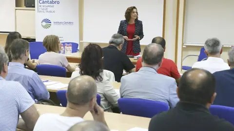 La consejera de Empleo y Pol&iacute;ticas Sociales, Ana Bel&eacute;n &Aacute;lvarez, en una jornada de trabajo del ICASST sobre el proyecto CIRCULA