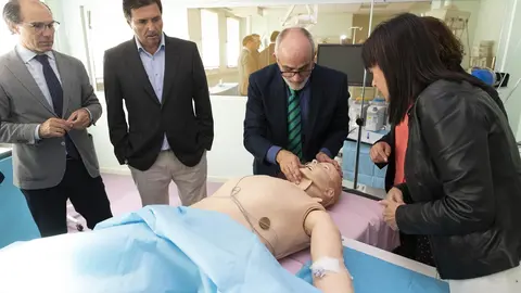 El consejero de Sanidad visita el Hospital Virtual Valdecilla