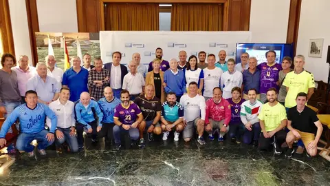 Nota Y Foto Homenaje Fundador Liga Veteranos F&uacute;tbol Playa