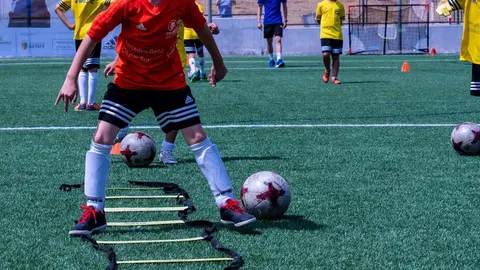 Ni&ntilde;os jugando al f&uacute;tbol