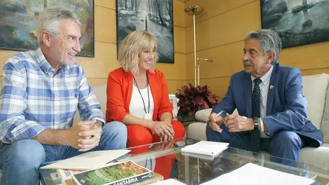 Reuni&oacute;n presidente de Cantabria, Miguel &Aacute;ngel revilla, y alcaldesa de Polanco, Rosa D&iacute;az