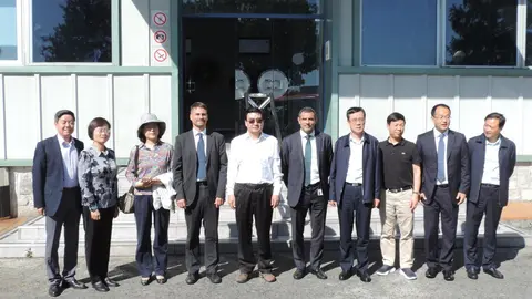 Visita de la delegaci&oacute;n china a la planta de SEG Automotive de Treto