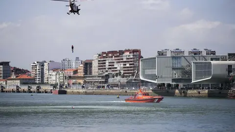 DAVID S. BUSTAMANTE 13/09/2019 SANTANDER/ CANTABRIA Simulacro de rescate con el helicoptero del 112 del Gobierno de Cantabria
