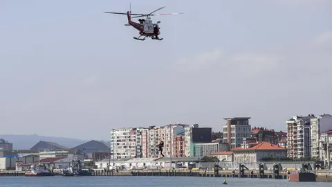 DAVID S. BUSTAMANTE 13/09/2019 SANTANDER/ CANTABRIA Simulacro de rescate con el helicoptero del 112 del Gobierno de Cantabria