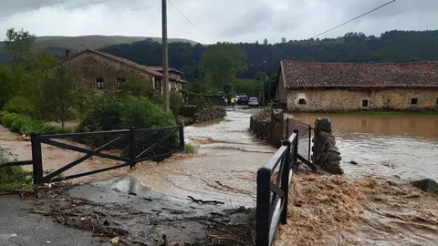 R&iacute;o Saja a su paso por Sope&ntilde;a, en Cantabria