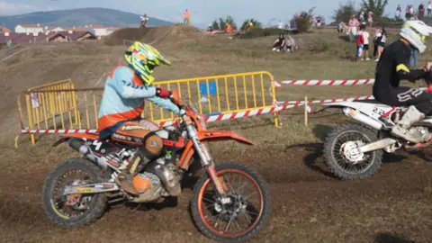 OLYMPUS DIGITAL CAMERA